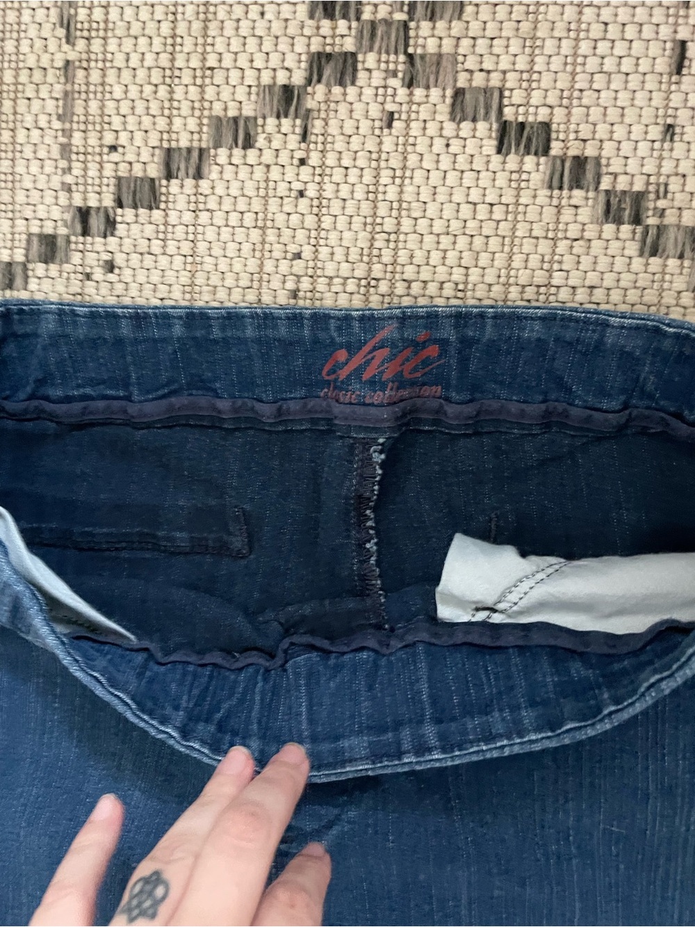 Chic classic COLLECTION Black and Denim Jeans with Subtle Fading - Picture 9 of 11